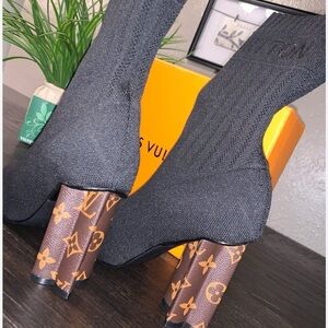 Elegant Black Heeled Boots with Monogram Heel